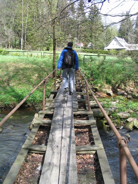 Mostek přes Svratku