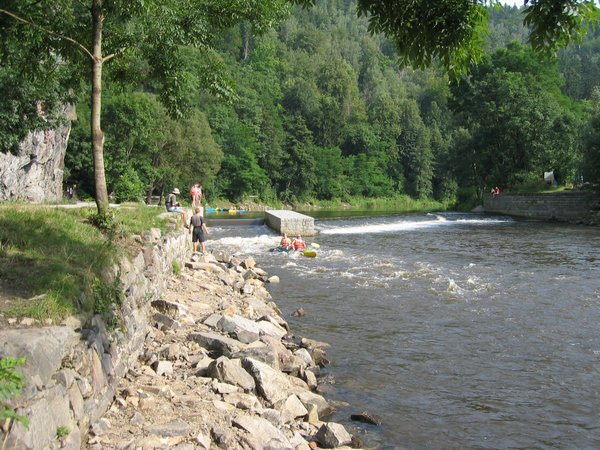 Mikuláš s Ančou pod jezem těsně před českým Krumlovem